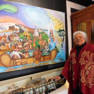 Rita Iriarte dit qu’elle doit peindre parce que la peinture est pour elle un exercice de renouvellement et d’expression. L’exposition de 16 de ses œuvres, présentée ce mois-ci au Centre culturel Le Chenail, ne représente qu’une infime partie du travail de cette artiste de 77 ans, originaire de Chute-à-Blondeau.