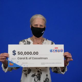 Carol Bissonnette, de Casselman, a gagné 50 000 $ avec un billet à gratter de Bingo instantané.