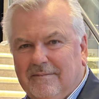 John Candie, directeur général de la Société de développement communautaire de Prescott-Russell, a présenté aux Comtés unis de Prescott-Russell un rapport d'enquête auprès des entreprises locales sur l'impact de la guerre tarifaire entre le Canada et les États-Unis sur leurs activités.