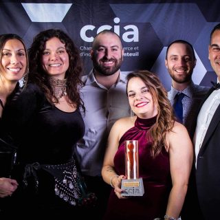 Les enseignants du CFER ont accepté le 1er prix dans la catégorie écoresponsable lors du Gala annuel de la Chambre de commerce et d’industrie d’Argenteuil.