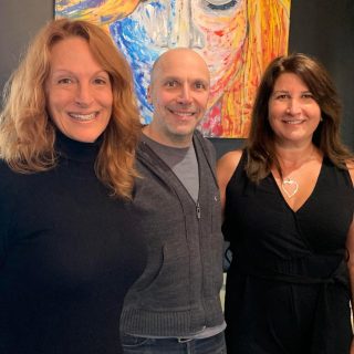 Les œuvres du collectif Vanadis, formé de Kristine Demers, Simon Bachand et Olga Cassetta, sont exposées au Centre culturel Le Chenail jusqu’au 28 avril. Une partie des recettes ira à la société Alzheimer.