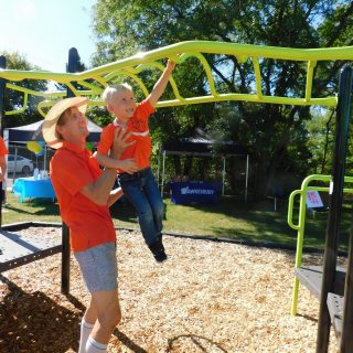 Dad provides a helping hand during Fun Day/Journée des loisirs at Parc Cadieux.
