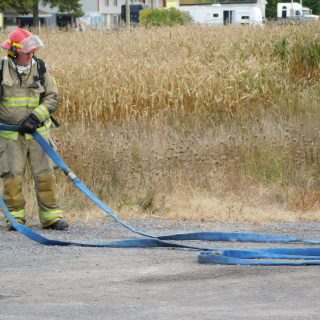 Déploiement d'une caserne de pompiers en préparation d'un exercice d'entraînement lors de la journée portes ouvertes de la caserne de Lefaivre dans le cadre du mois de la prévention des incendies en octobre.