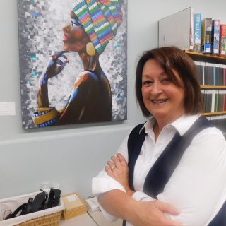 Portrait de Laetitia N’Guensan, une étudiante du Collège d’Alfred que Lynne Gagné Lalonde a rencontrée lorsqu’elle était technicienne en bibliothéconomie au Collège.