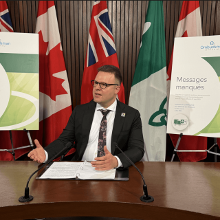 Carl Bouchard, Commissaire aux services en français de l’Ontario, photographié en 2023, a déclaré dans son rapport annuel 2023-2024, publié le 6 décembre, qu’un répertoire numérique améliorerait l’accès aux services gouvernementaux et comblerait le manque de connaissance des services offerts en français.