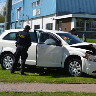 Un accident majeur impliquant deux véhicules est survenu vers 10h40 à l'intersection des rues Aberdeen et Cameron à Hawkesbury.