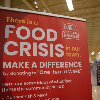 Ricardo Nincheri, résident de Hawkesbury, lance un programme de dons en collaboration avec l'épicerie indépendante Asselin dans le but de collecter de la nourriture et d'autres produits pour les banques alimentaires locales.