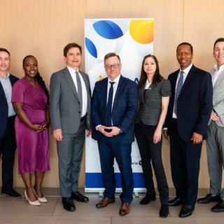 Une partie des membres du conseil d'administration (CA) de la Fédération des gens d'affaires francophones de l'Ontario (FGA) lors du Forum franco-ontarien des affaires, le 25 avril 2024. De gauche à droite : Roxanne Lormand, Brian Vaillancourt, Catia Céméus, Richard Kempler (directeur général), Dominic Mailloux, Mélissa Beaudet, Ibrahima Barry, Marc Lavigne et José Mafra Vilarim da Costa.