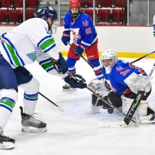The Hawkesbury Hawks and the Cornwall Colts split their home and home series last week.