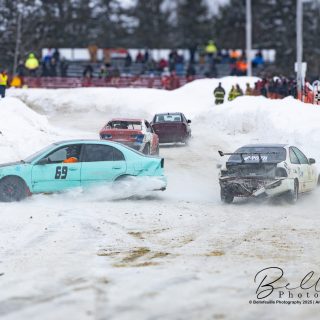 Les courses de glace de Clarence Creek ont eu lieu le samedi 1er mars, un événement habituellement programmé dans le cadre du carnaval d'hiver annuel en février. En raison de fortes tempêtes de neige, le Lions Club de Clarence Creek a été contraint d'annul er les courses sur glace, mais a finalement décidé de les reprogrammer, en grande partie grâce aux commentaires de la communauté.