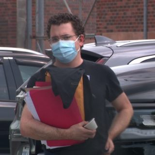 Des documents qui ne font plus l'objet d'une interdiction de publication à la suite de l'acquittement du Dr Brian Nadler révèlent certains éléments du dossier de la Couronne contre le médecin spécialiste de l'hormone de croissance accusé d'avoir tué quatre de ses patients. Les procureurs de la Couronne ont demandé un nouveau procès après que le Dr Nadler a été acquitté de tous les chefs d'accusation le premier jour de son procès début juillet.