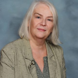 Gabrielle Parr, mairesse du canton de Harrington, a ensuite passé la majeure partie des deux périodes de questions de la session du conseil à répondre aux plaintes des critiques sur le manque de transparence du conseil concernant les plans pour les terrains d’Hydro Québec et aux critiques concernant les avantages du projet de loisirs proposé et son coût.