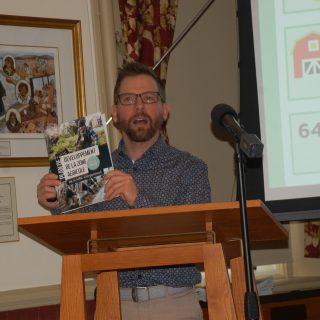 Selon Jonathan Palardy, agent de développement agro-alimentaire à la MRC d’Argenteuil, des comités porteurs seront mis en place rapidement pour voir à la réalisation des huit projets que le PDZA révisé propose. (Francis Legault, EAP)