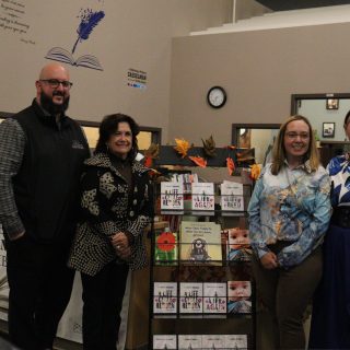 De gauche à droite: Maxime Normand, président du Conseil de la Bibliothèque publique de Casselman, Francine Leblanc, Conseillère de Casselman, Carolynne Raymond, et Linda Bergeron, directrice générale du Conseil de la Bibliothèque publique de Casselman.