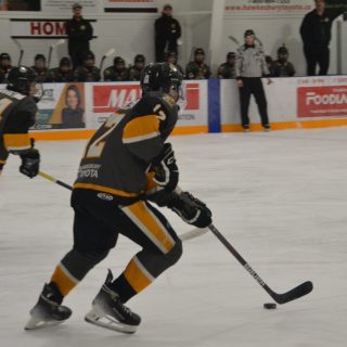 Les Cougars de Vankleek Hill affronterons le Hull-Volant de Gatineau en finale de la NCJHL après avoir remporté la demi-finale en cinq matchs contre les Lions de Morrisburg.