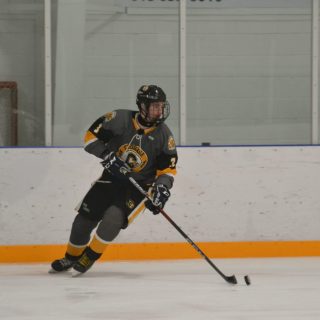 Les Cougars de Vankleek Hill affronteront le Hull-Volant de Gatineau en finale de la NCJHL après avoir remporté la demi-finale en cinq matchs contre les Lions de Morrisburg.