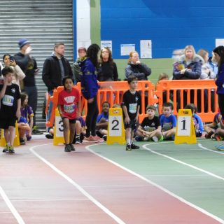 Prêt sur la ligne de départ pour l’une des épreuves de sprint sur 40 mètres lors du Roadrunners Club Winter Classic le 1er février.