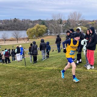 Climbing a cross-country hill requires both stamina and a good sense of observation of the obstacles on the ground.