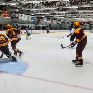 L’affrontement entre les Panthères d'Embrun et les Aeros d’Athens.