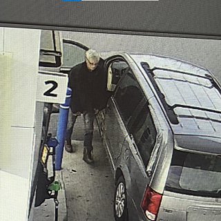 The suspect is described as an older Caucasian man with grey hair and glasses, wearing a black jacket, jeans, and brown boots. The vehicle involved is a silver Dodge Caravan with no front plate, large dents on the passenger side, and an Ontario dealer plate with the number 093 DSV.