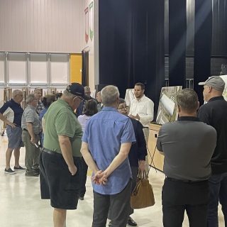 La Cité de Clarence - Rockland a organisé une journée portes ouvertes concernant la nouvelle installation sportive proposée dans le parc industriel de Rockland, à côté de l'aréna de Clarence -Rockland et de l'Académie inte rnationale de hockey du Canada (CIH) le long de la route de comté 17.