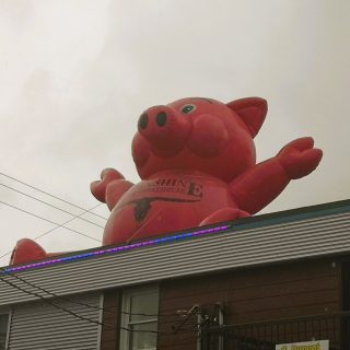 The pink inflatable pig has become a landmark in downtown Hawkesbury since the opening of Moonshine BBQ Smokehouse, a Southern-inspired, Quebec-influenced barbecue restaurant.