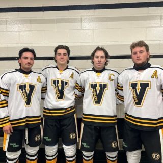 Les Cougars de Vankleek Hill prennent l’avantage dans leur série de demi-finales contre les Rideaus de Westport.