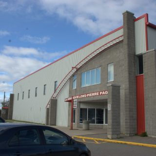 Le retard dans la livraison d’une pièce pour le système de refroidissement de la glace fait
en sorte que l’aréna de Lachute ouvrira plusieurs semaines plus tard que prévu. (Francis
Legault, EAP)