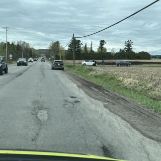 Plusieurs citoyens ont subi des crevaisons sur la route 344 à la sortie du village de Grenville la semaine dernière. (Photo page Facebook de Grenville)