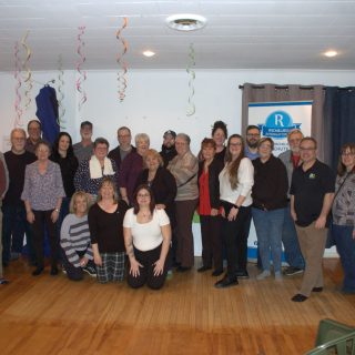 Une vingtaine de bénévoles d’Opération Nez Rouge Argenteuil 2026 ont assisté à une soirée de reconnaissance qui leur a permis de savoir ce que leurs efforts ont permis d’amasser au profit du Club Richelieu de Lachute et la Maison de la famille Au Coeur des générations d’Argenteuil. (Francis Legault, EAP)