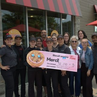 Ce sont plus de 32 000 $ qui ont été amassés par les quatre restaurants Tim Hortons d’Argenteuil au profit du Centre de pédiatrie sociale en communauté d’Argenteuil. (Francis Legault, EAP)