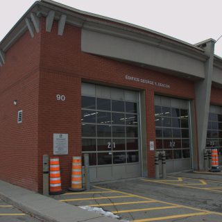 Inaugurée en 1996, l’actuelle caserne lachutoise ne répond pas aux normes actuelles en
matière de santé et sécurité pour les pompiers. (Francis Legault, EAP)