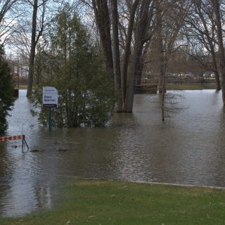 Bien que le niveau d'eau et le taux d'inondation dans la région soient actuellement peu préoccupants, Françoise Bouchard, directrice régionale de Sécurité publique Québec pour les Laurentides-Lanaudières, a déclaré qu'elle gardait un œil sur les prévisions météorologiques.