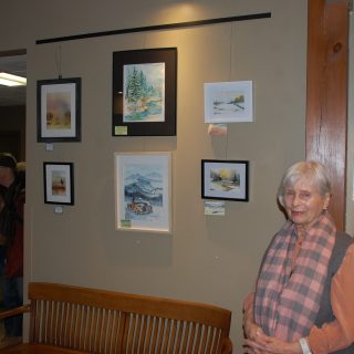 Pour une deuxième année de suite, les participants aux cours d’aquarelles de Nicole Van Edig exposent à l’hôtel de ville de GSLR. (Francis Legault, EAP)