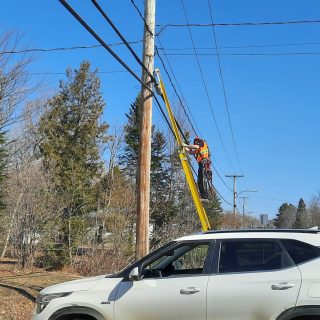 Chaque tentative de vol de fils de cuivre cause des bris de plusieurs milliers de dollars à Fibre Argenteuil. (Photo gracieuseté Fibre Argenteuil)