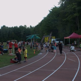 Plus d’une centaine de jeunes joueurs du Club de soccer des Lynx de Lachute ont pris part
à cette fête de fin de saison. Dans les catégories plus âgées, certaines équipes disputeront leur dernier match le 20 septembre prochain lors des finales de la Coupe Laurentides. (Francis Legault, EAP)