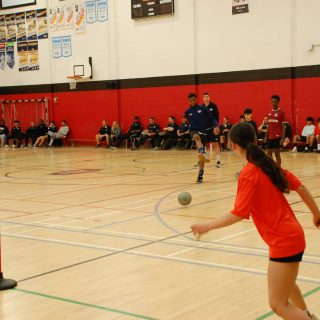 Les Lynx de Lachute ont officiellement lancé leur nouvelle saison en accueillant le stage de recyclage de l’Association régionale de soccer des Laurentides alors que plus d’une
centaine de joueurs de toutes les Laurentides étaient présents. (Photo Francis Legault, EAP)