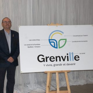 Le nouveau logo de Grenville représente la lettre G stylisée qui comprend plusieurs éléments se rapportant à la municipalité. (Francis
Legault, EAP)
