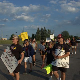 Une soixantaine de personnes ont pris part à la manifestation. (Francis Legault, EAP)