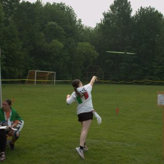 Une dizaine de sports, dont le lancer du javelot, était au menu de cette 35e édition des Olympiades de la polyvalente Lavigne. (Francis Legault, EAP)