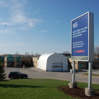 La situation s’est dégradée en cinq ans à l’urgence de l’hôpital de Lachute en ce qui concerne le temps d’attente, passant d’une note de C- à D-. (Photo Francis Legault)