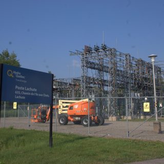Un déclenchement de disjoncteur pour protéger le réseau au Poste Lachute aurait été la cause de la panne de courant majeure qui a affecté une bonne partie de la MRC d’Argenteuil le 18 juin dernier. (Photo Francis Legault)