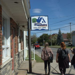Une trentaine de personnes ont pris part au rallye à pied organisé par la Maison populaire
d’Argenteuil, avec l’aide de la Bibliothèque Jean-Marc-Belzile, dans le cadre de la Journée
internationale de l’alphabétisation. (Francis Legault, EAP)