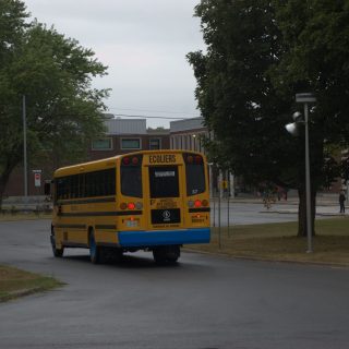 Le cap des 1200 élèves du secondaire a été franchi dans Argenteuil, ce qui fait qu’il manque
de plus en plus d’espace à la polyvalente Lavigne. (Francis Legault, EAP)