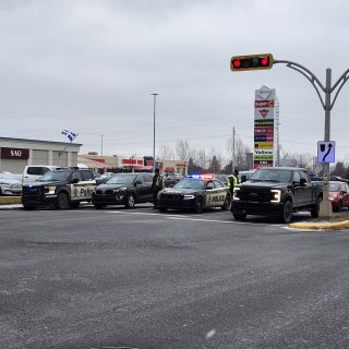 Une dizaine d’automobilistes ont reçu des
constats d’infraction parce que leur véhicule
n’était pas équipé de pneus d’hiver. (Photo
gracieuseté SQ)