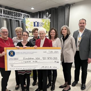 (De gauche à droite): Suzanne Côté-Fournier (conseil des Amis), Mireille Lauzon-Dauth (présidente du conseil des Amis), Sara Coulombe (conseil des Amis), Lucille Bédard (conseil des Amis), Thérèse Bruneau (conseil des Amis), Erin Tabakman (directrice générale, Fondation HGH) Stephanie Sosnowski (conseil des Amis) et Pierre Souligny (président, Fondation HGH).